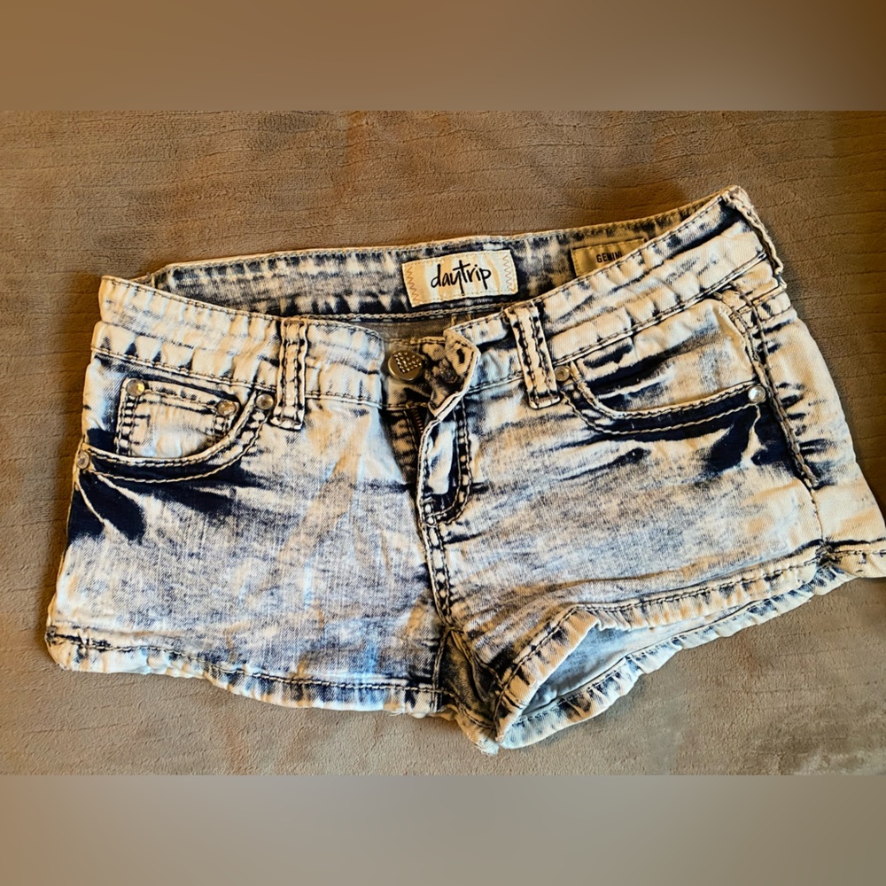 Daytrip Size 25 Shorts!